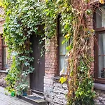 Dream Stay - Bright 2-Bedroom 2-Floor Old Town Apartment
