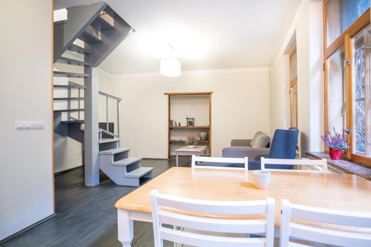 Dream - Bright 2-bedroom 2-floor Old Town Apartment